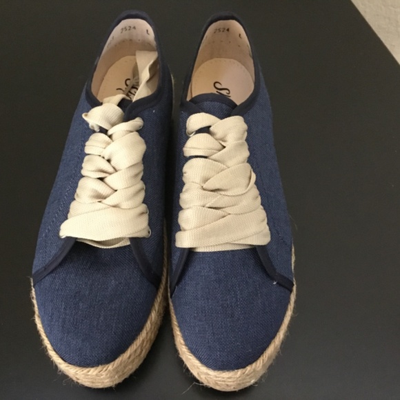 Shoecolatte wedge shoe. NWOT - Picture 2 of 4